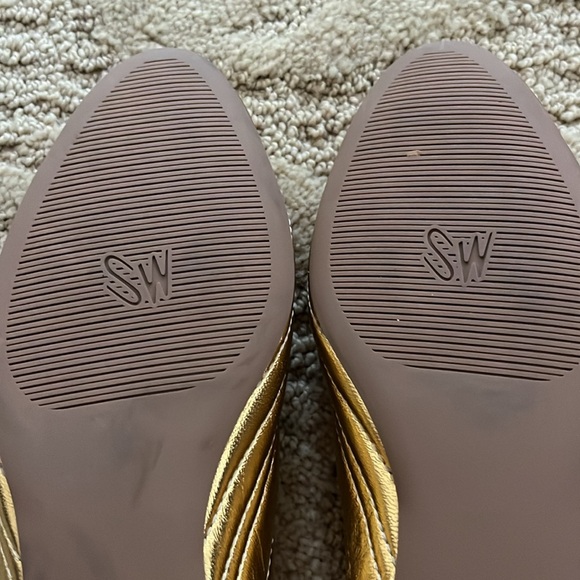 Stuart Weitzman Gold Women's Flats READ DESCRIPTION - Picture 3 of 8